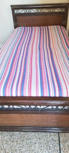 preloved bed wood with matresses 0