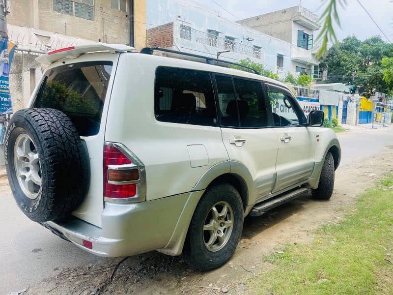 Mitsubishi Pajero EXCEED 3.2Di TURBO 1999 10