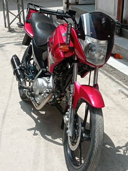 Yamaha YBR 8