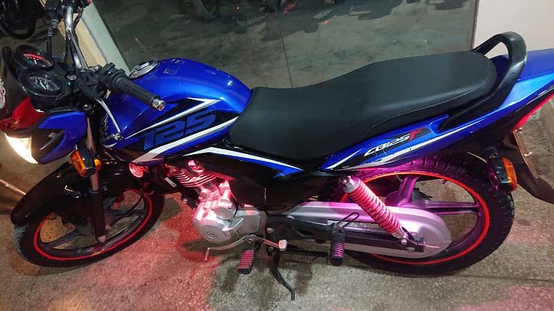 Honda CB-125f blue 2022 modle Karachi no 1