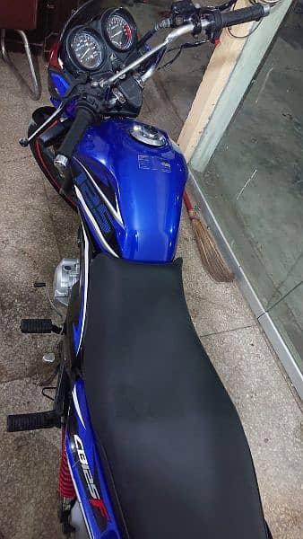 Honda CB-125f blue 2022 modle Karachi no 2