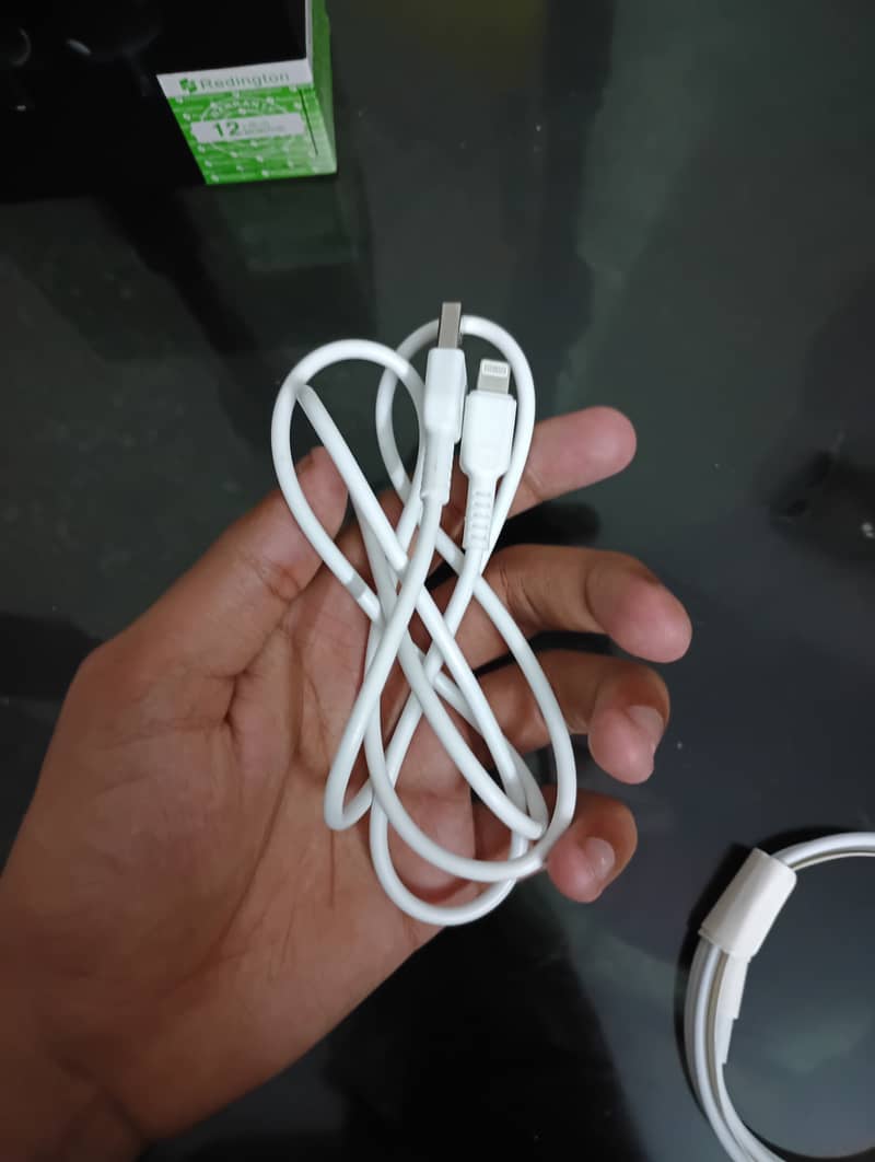 airpods pro earbuds 10 /10 condition 4