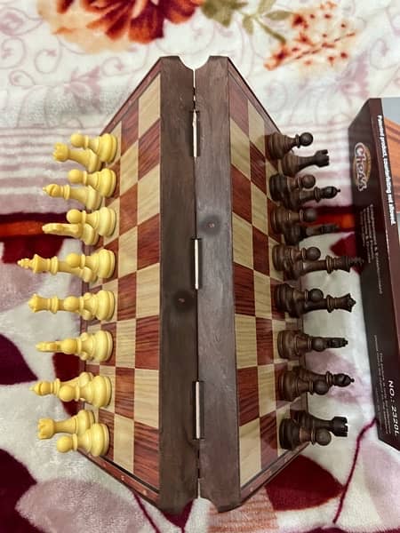 Chess Board Game Wooden, 24.5*21.3*2cm Magnetic Crafted Folding Chess 13