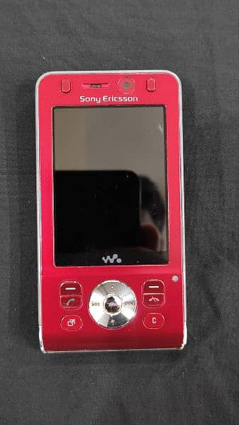 The Sony Ericsson W910i is a slider model music phone 3