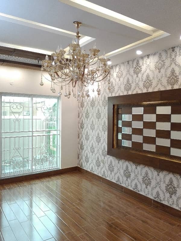 Brand New 10 Marla House For sale In Allama Iqbal Town - Karim Block Lahore 0