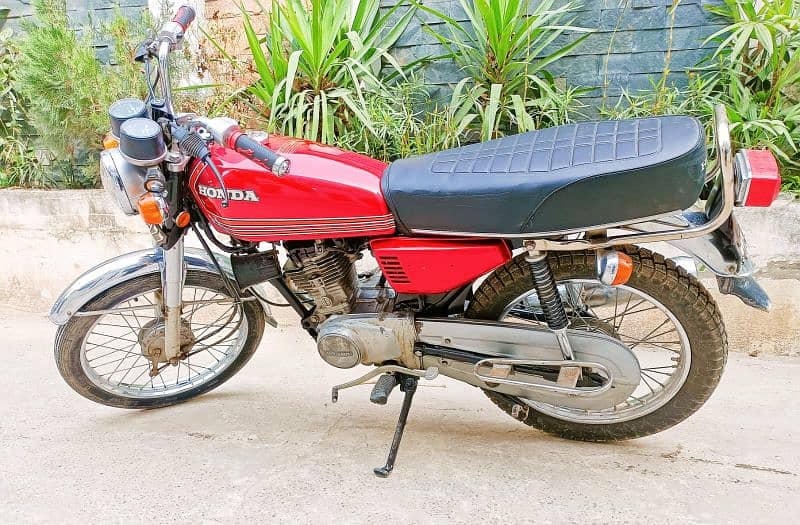 Honda 125 of year 1985 100% genuene 3