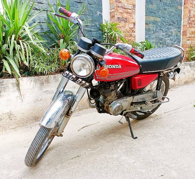 Honda 125 of year 1985 100% genuene 10