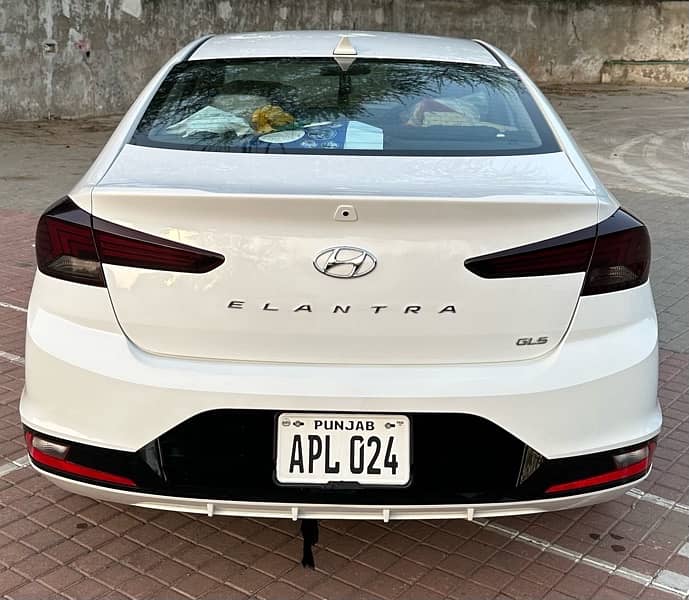 Hyundai Elantra 2022 4