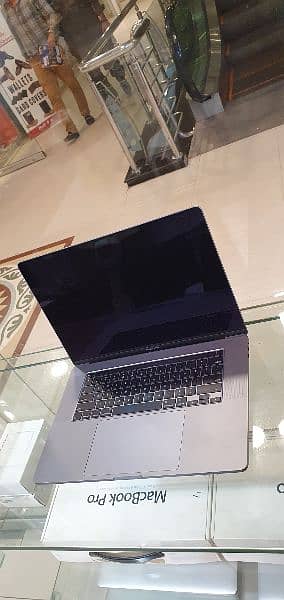 Apple Macbook Pro 15.6 inches 2018 1