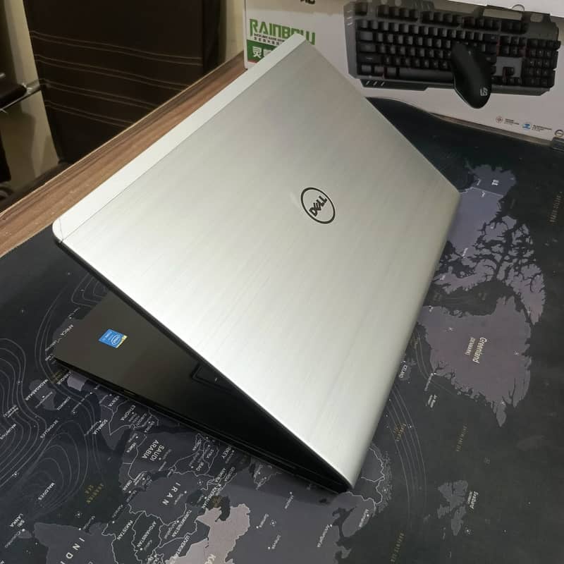 DELL Inspiron 5748 Core i7-4th 8GB 180GB 2GB NVIDIA GeForce 2