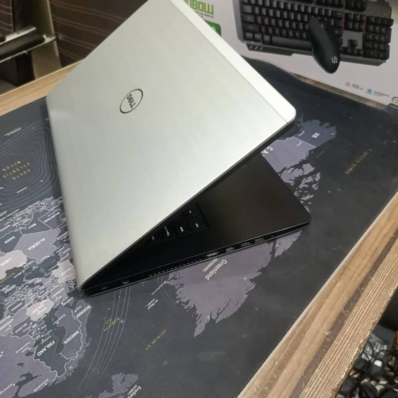 DELL Inspiron 5748 Core i7-4th 8GB 180GB 2GB NVIDIA GeForce 6