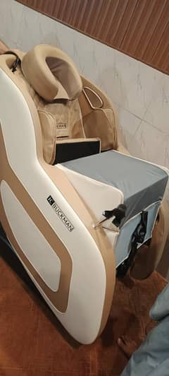 recliner massage chair  / Jc buckman Massage chair / recliner chair 0