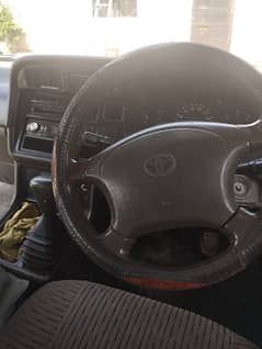 Toyota H/s.  bhtreen condition main hai tayer rim new hain