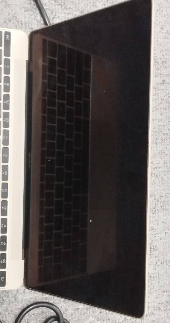 MACBOOK 2015 / Laptop 4