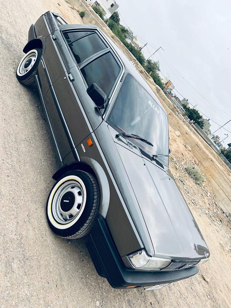 Nissan Sunny 1988 3