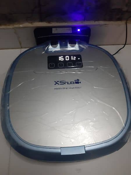 Smart vacuum cleaner . 2