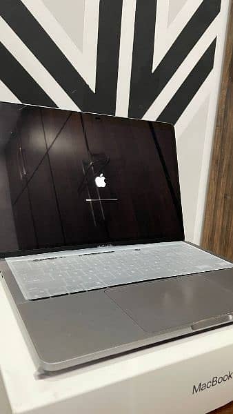 13inch 15inch 16inch Apple MacBook Pro air 10 by 10 condition 0