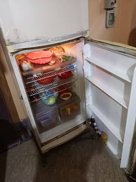 WAVES FRIDGE FULL SIZE GOOD CONDITION NO ISSUE 2