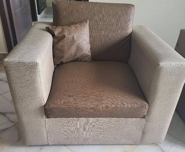 5 seater sofa set selling 2