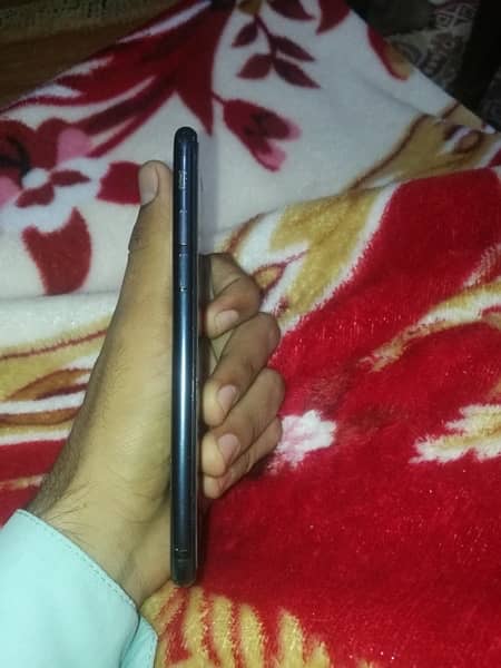 iPhone 7 / 128gb non pta all okay only battery charge 1