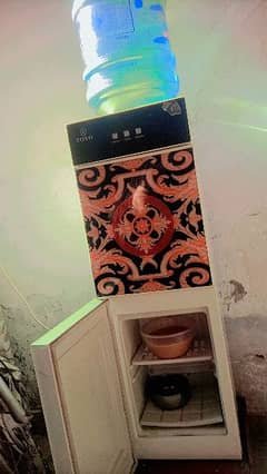 Selling water dispenser