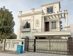 Luxury 10 marla house in Bahria Orchard Central block Hot location 0