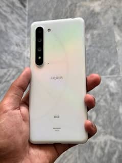 Aquos R5