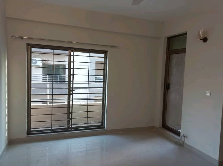 10 Marla Flat For Sale In Beautiful Askari 11 Sector B Apartments 4