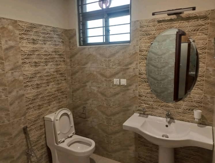 10 Marla Flat For Sale In Beautiful Askari 11 Sector B Apartments 5