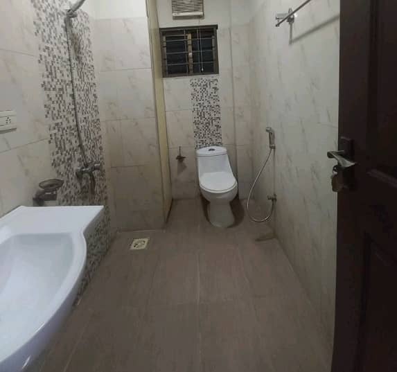 10 Marla Flat For Sale In Beautiful Askari 11 Sector B Apartments 8