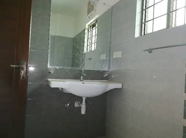 Affordable Flat Available For sale In Askari 11 - Sector B Apartments 9