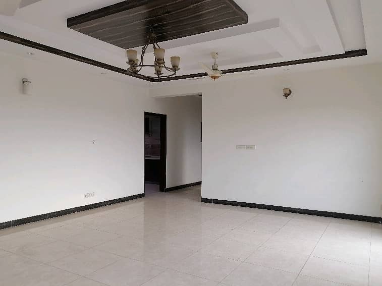 10 Marla Flat For sale In Rs. 35000000 Only 1