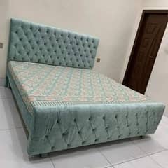 bed set / double bed / king size bed / wooden bed