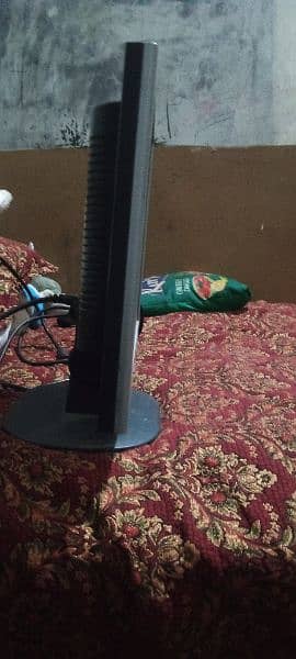 Hp pavilion f1723  moniter and its a led also 4