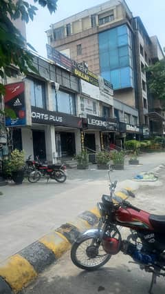 Blue area shop garanud floor front Location for Rent 0