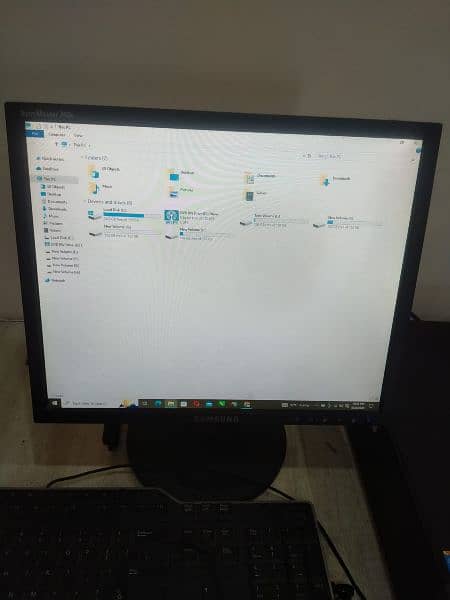 "HP Desktop PC - Core i5,8GB RAM,512GB SSD,1GB NVIDIA, 17" Samsung LCD 1