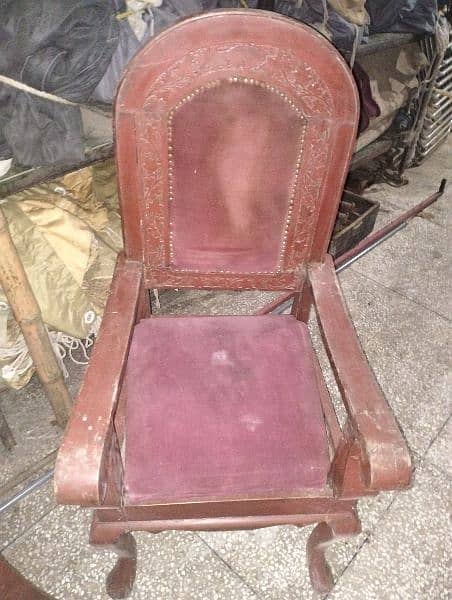 the same as the one in the photo, the chair is a little older 1