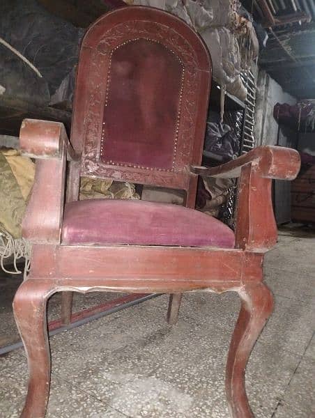 the same as the one in the photo, the chair is a little older 2