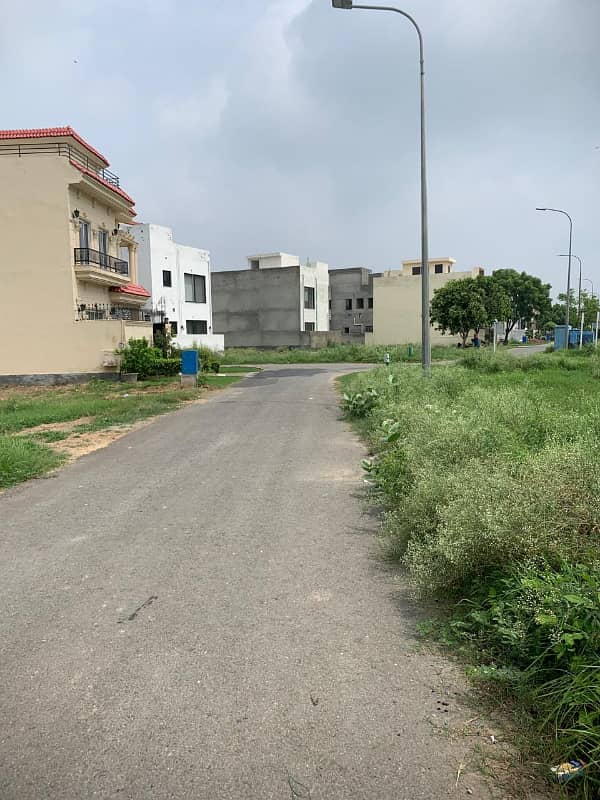 40 feet Road Good Location for Sale DHA 9Town Block A 1