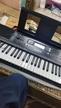 Yamaha E373 Piano keyboard 0