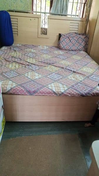 three piece bed room set in lamination 0