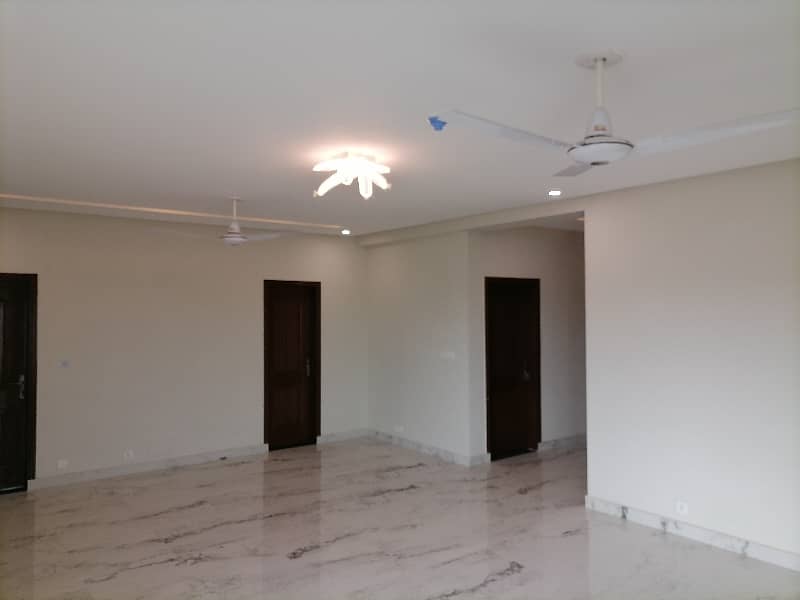 Good 10 Marla Flat For Rent In Askari 11 - Sector D 13