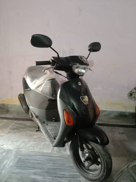 Suzuki japanese Scooty 49cc/ let's4/ price will be negotiateble. 1