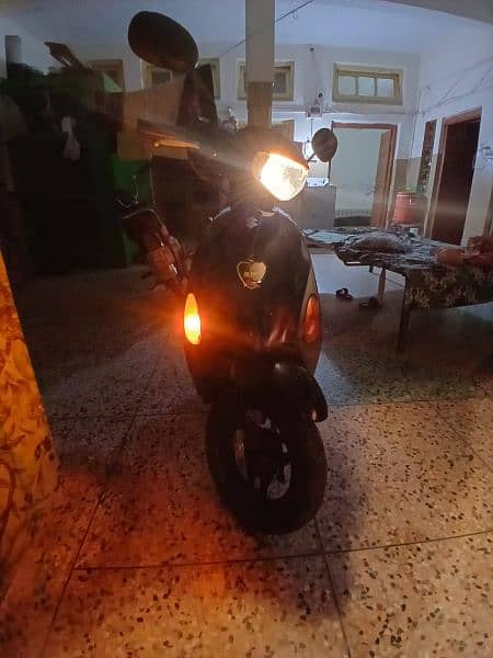 Suzuki japanese Scooty 49cc/ let's4/ price will be negotiateble. 5