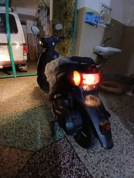 Suzuki japanese Scooty 49cc/ let's4/ price will be negotiateble. 6