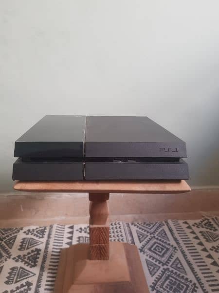 PRICE NEGOTIONABLE. uk edition ps4 fat 500gb external hdd. 1l 1