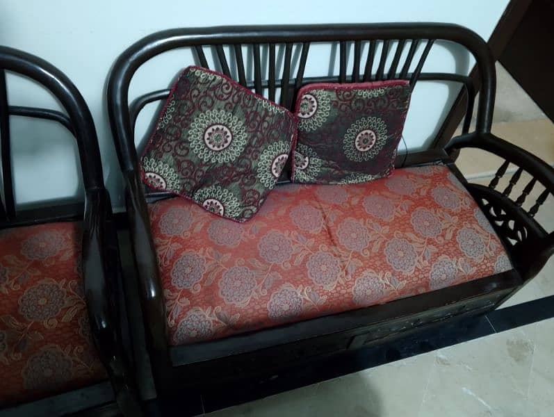 4 seater sofa with good condition 1