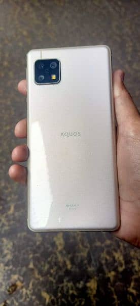 AQUOS SENSE 5G 4/64 1