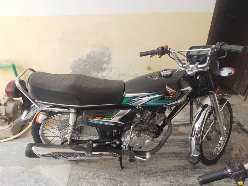 Honda CG125 Black color 0