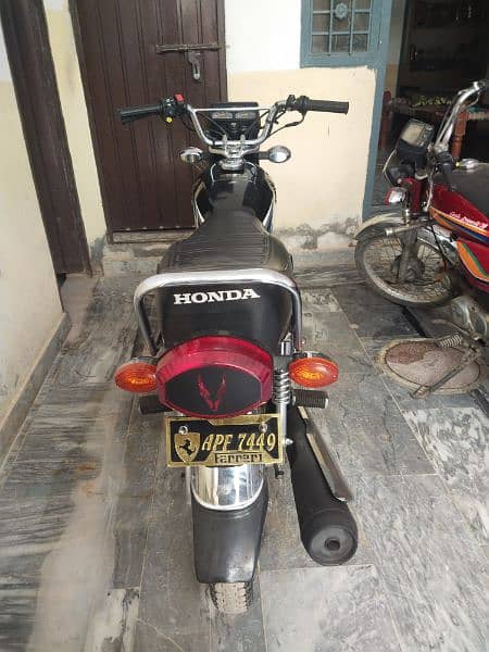 Honda CG125 Black color 3